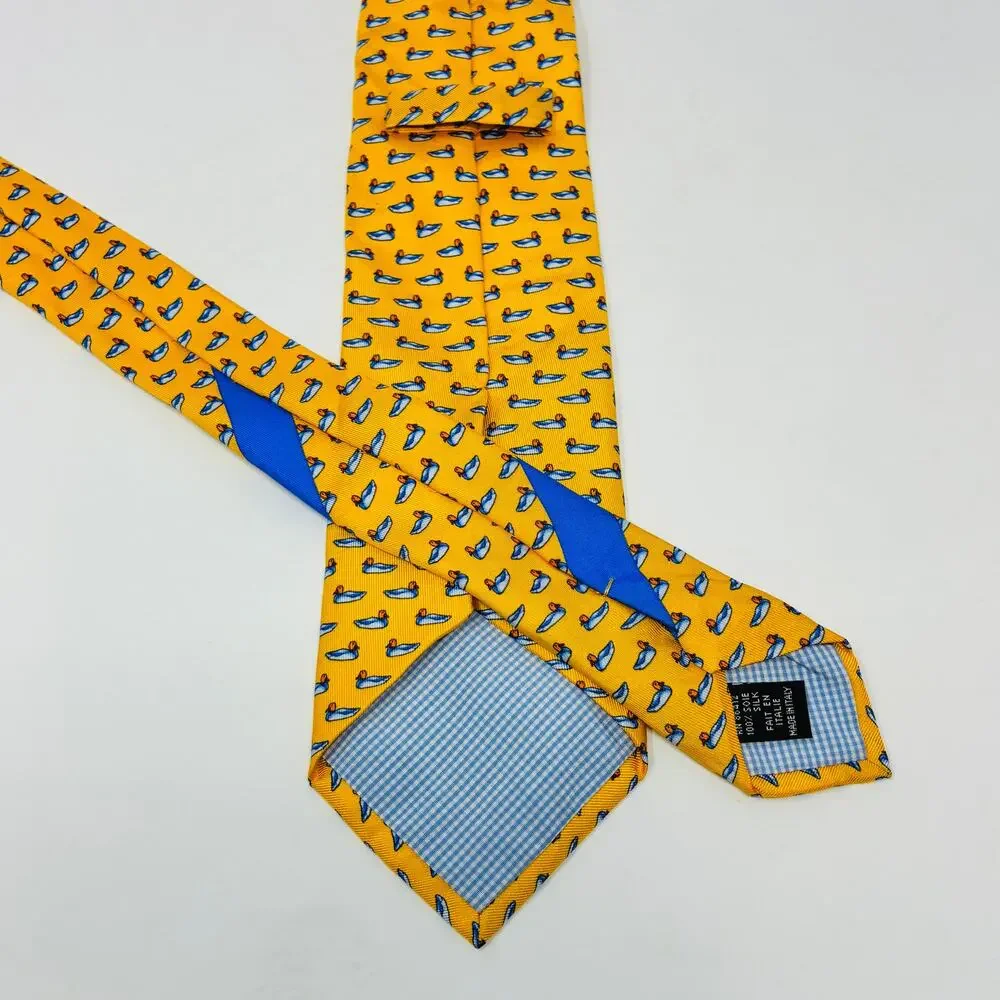 J McLaughlin Duck Print Silk Tie Yellow Blue Novelty Italian Made 3.5 x 59